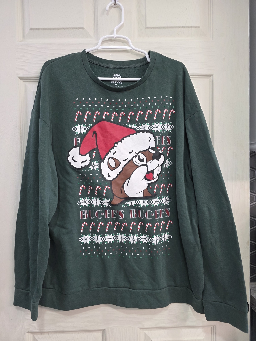 Buc-ee's Men's Dark Green Holiday Crewneck Sweatshirt Ugly Sweater